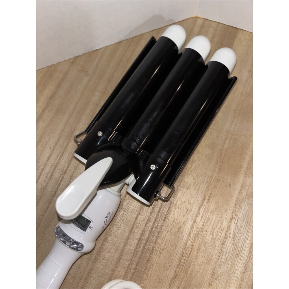 Alure Triple Barrel Hair Waver 1in Ceramic AT102W Black/White Digital Curling